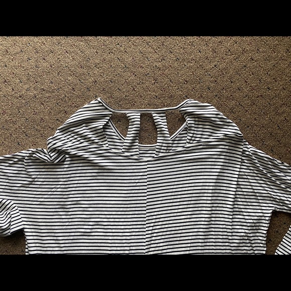 NWT Black&White Stripes Top - Picture 8 of 9